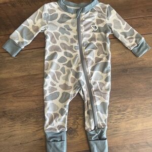 Burlebo Baby One-Piece Zip Sleeper in Gauge Camouflage Newborn